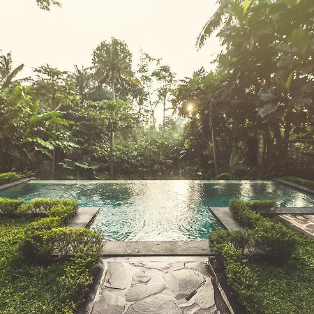 A Priori Villa Ubud エクステリア 写真