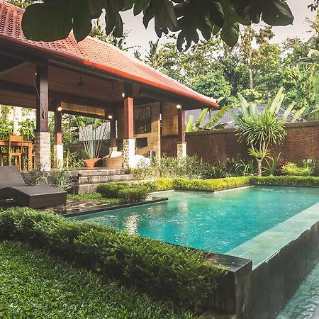 A Priori Villa Ubud エクステリア 写真