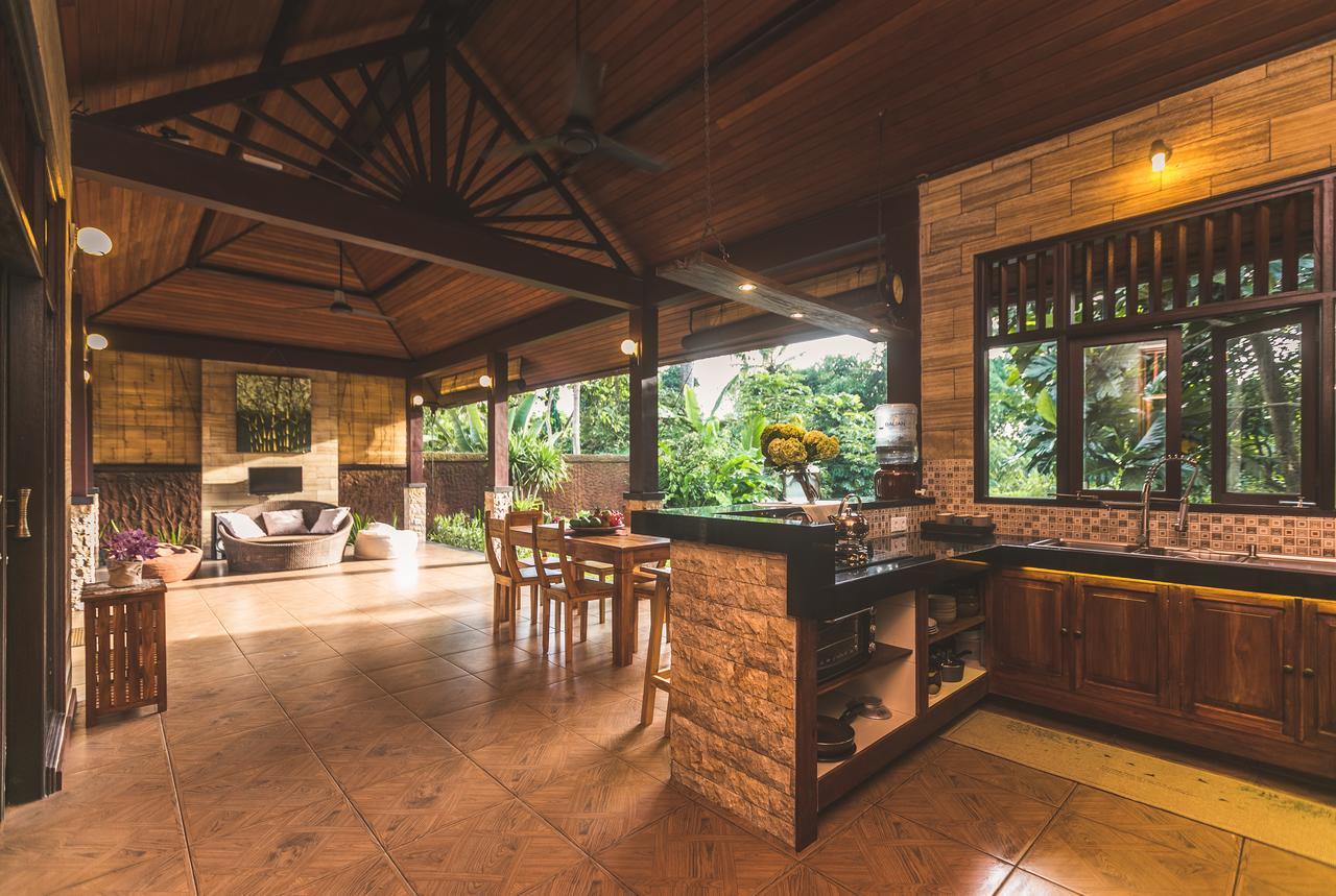 A Priori Villa Ubud エクステリア 写真