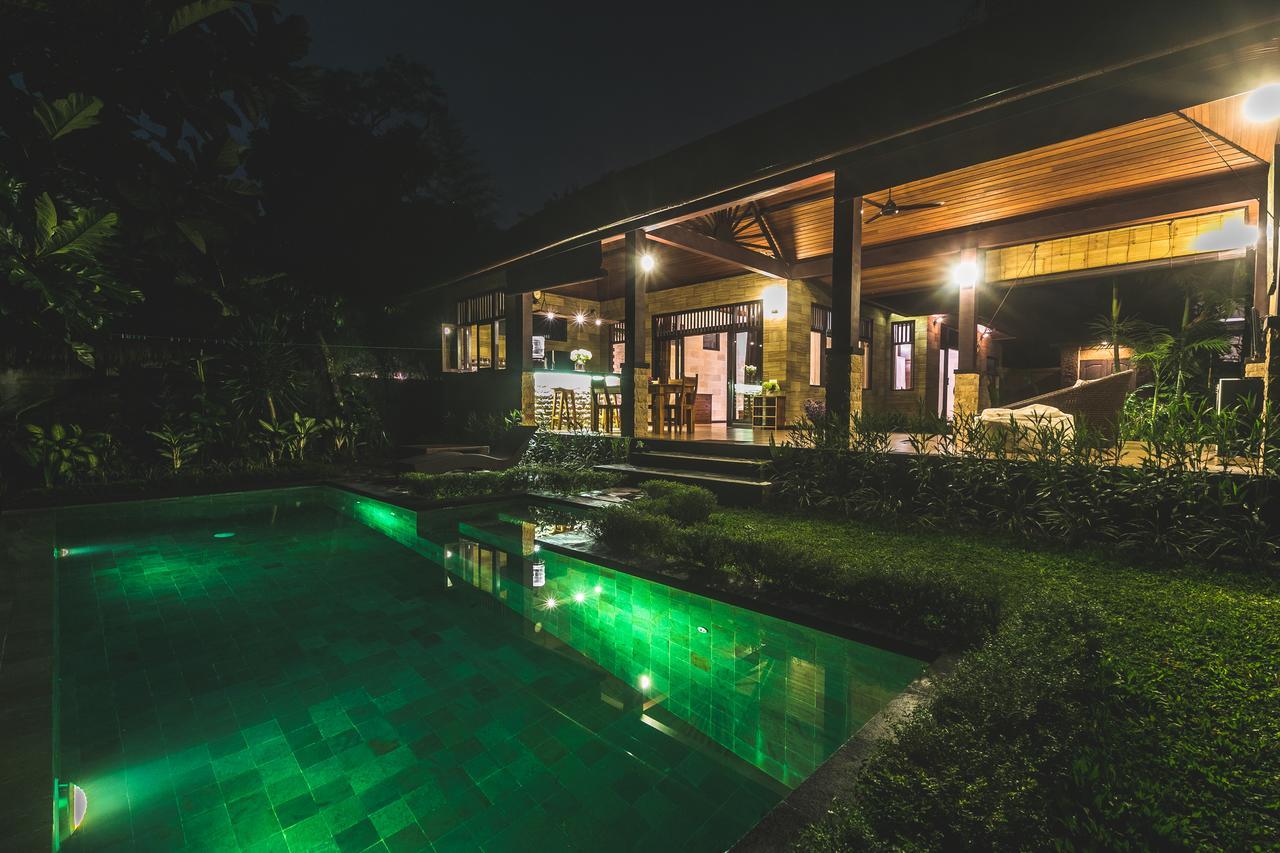 A Priori Villa Ubud エクステリア 写真