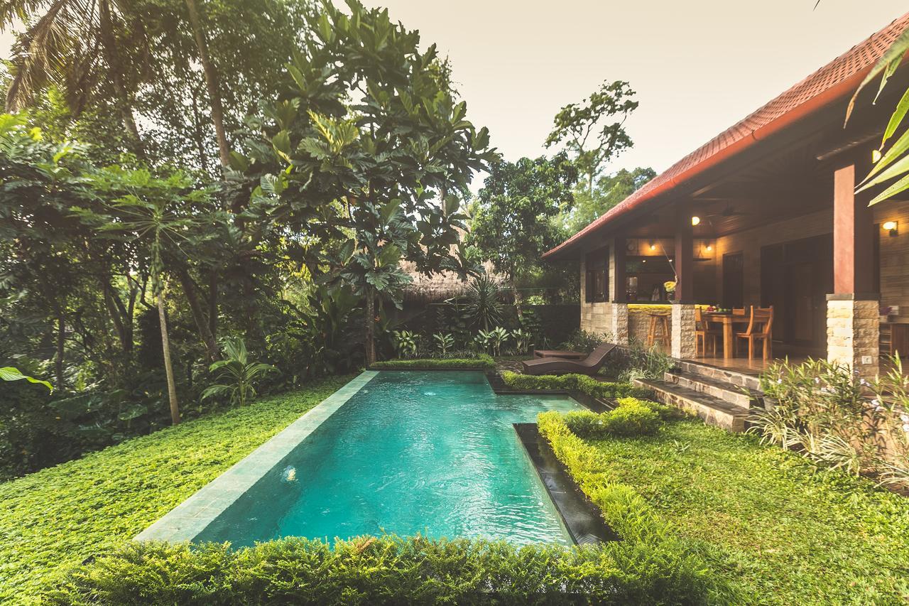 A Priori Villa Ubud エクステリア 写真