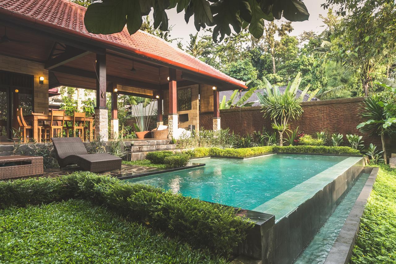 A Priori Villa Ubud エクステリア 写真