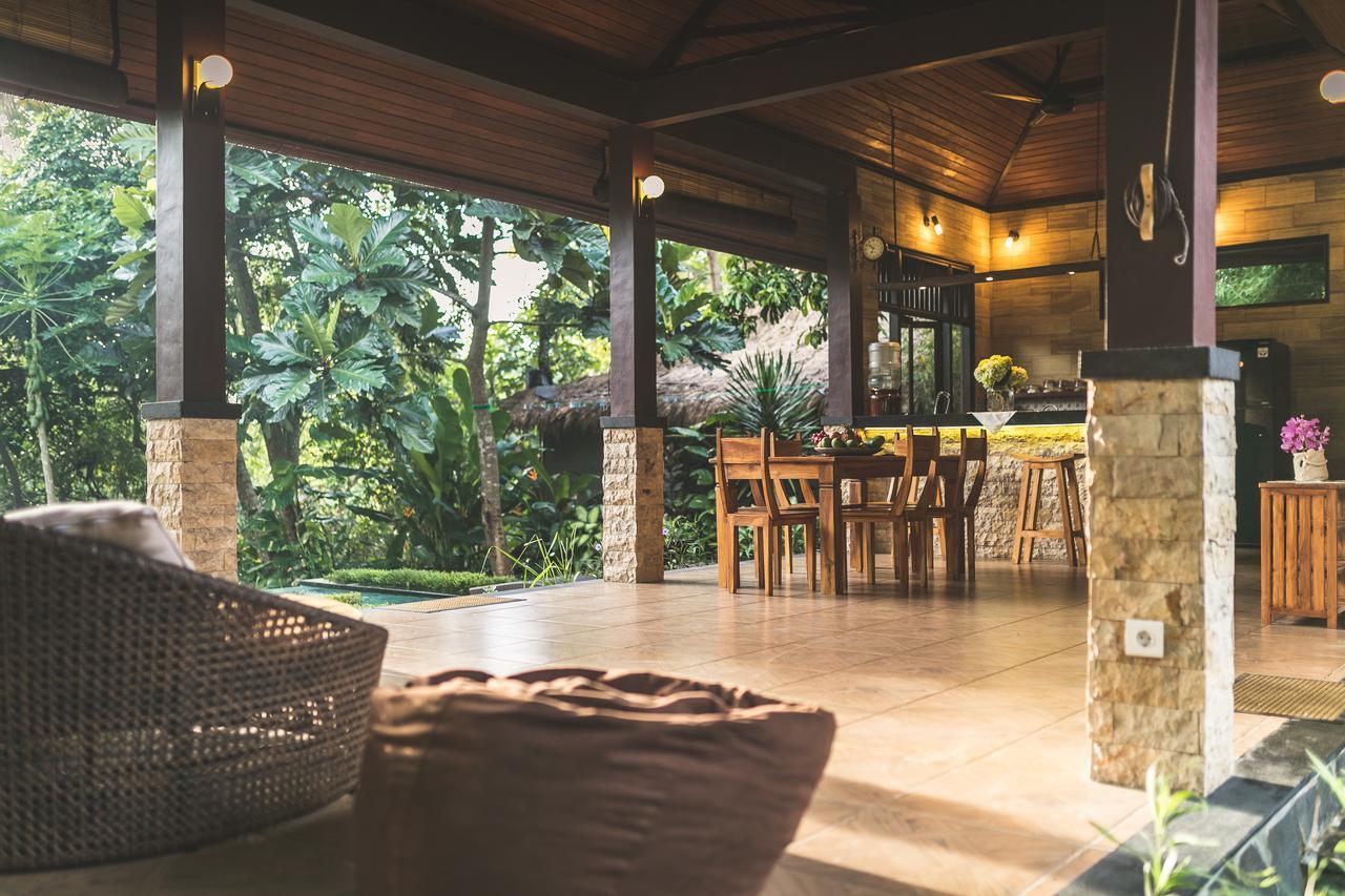 A Priori Villa Ubud エクステリア 写真