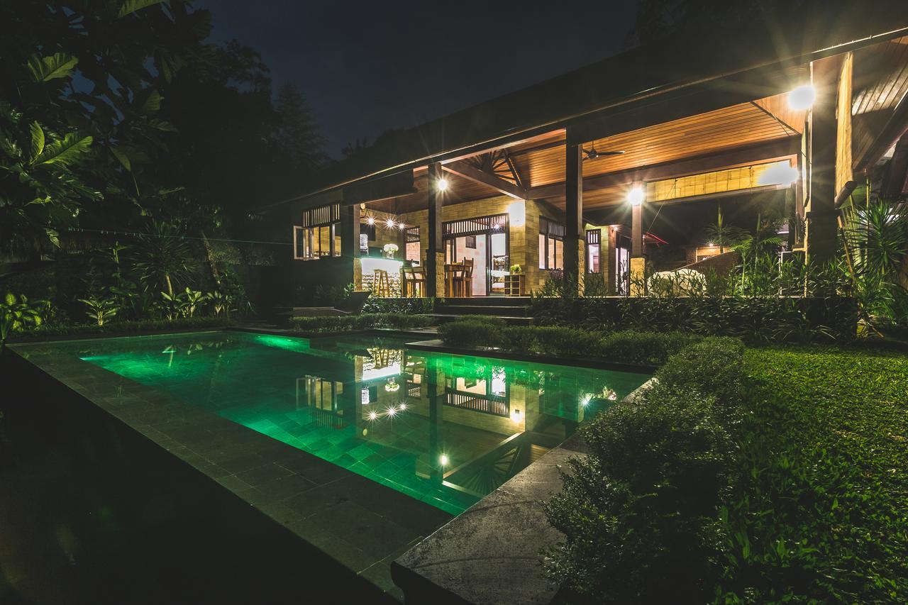 A Priori Villa Ubud エクステリア 写真